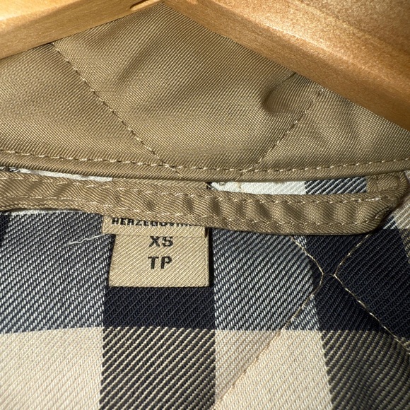 NWOT Burberry Beige Quilted Jacket - Picture 6 of 8